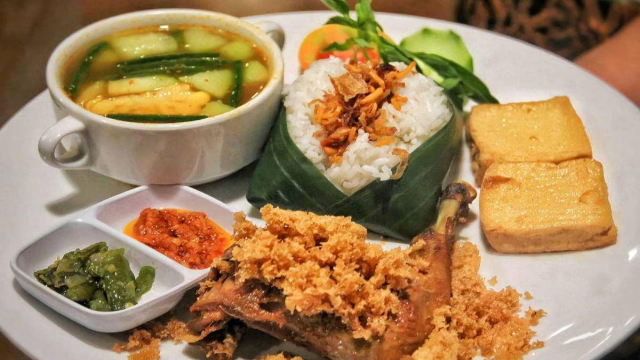 Nasi Timbel Sunda: Warisan Kuliner Tradisional dengan Cita Rasa